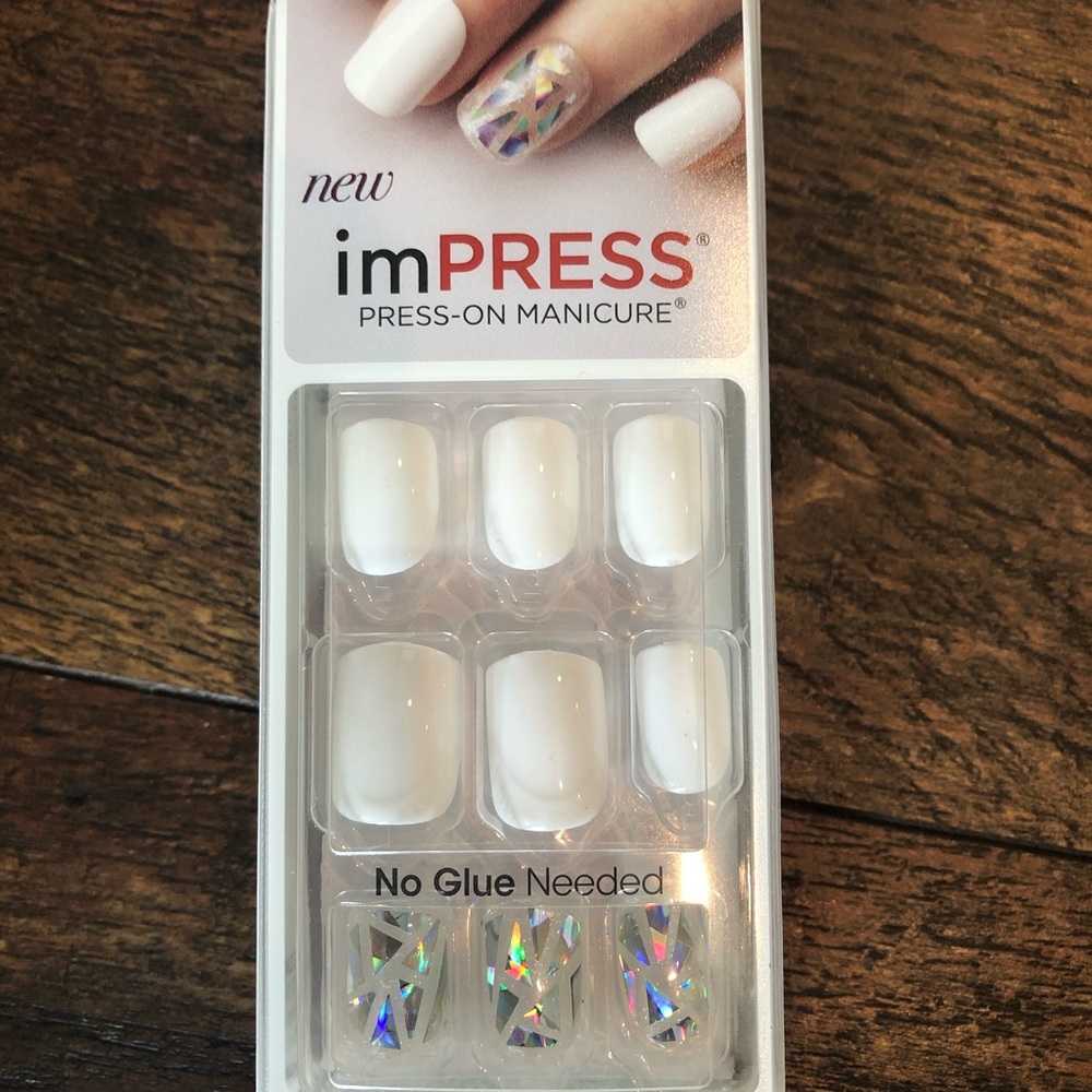 New white inPress press on nails!